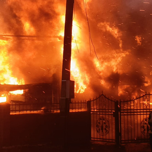 Patru persoane rănite în incendii provocate de aprinderea focului cu benzină în județul Botoșani