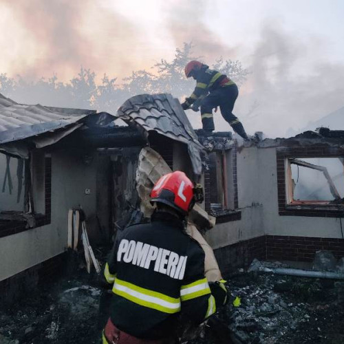 Două incendii la locuințe din județul Vrancea stinse rapid de pompieri