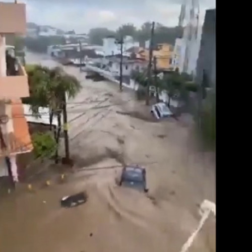 Cel puţin 64 de morţi şi zeci de dispăruţi după ploi torenţiale în Mexic