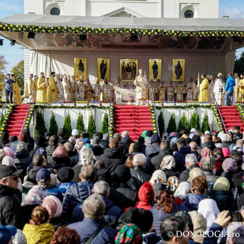 Circa 32.000 de persoane au participat la slujba de Sfânta Parascheva din Iași