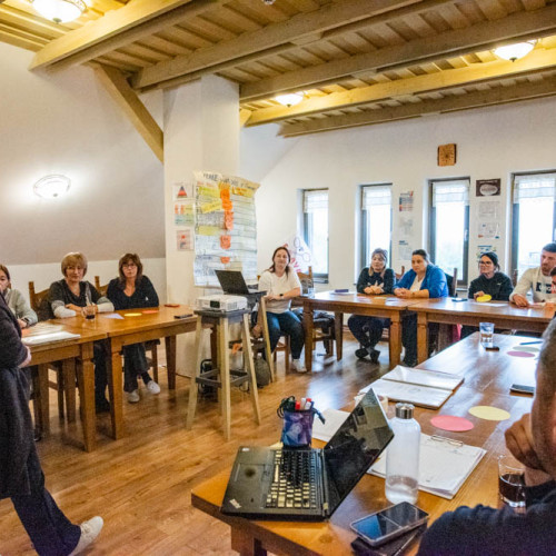 Trei şcoli din Braşov vor primi finanțare pentru programe educaționale și sportive