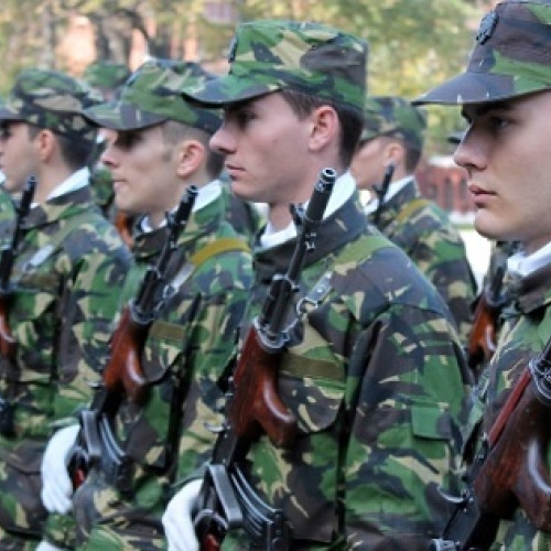 Tot mai multe țări europene reanalizează serviciul militar obligatoriu