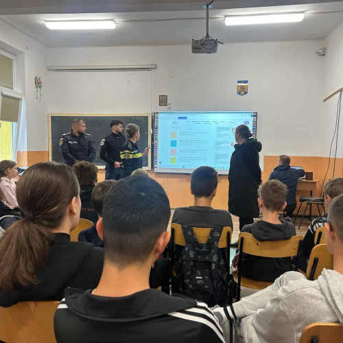 Acțiune polițienească în școlile din Alba pentru prevenirea delincvenței juvenile