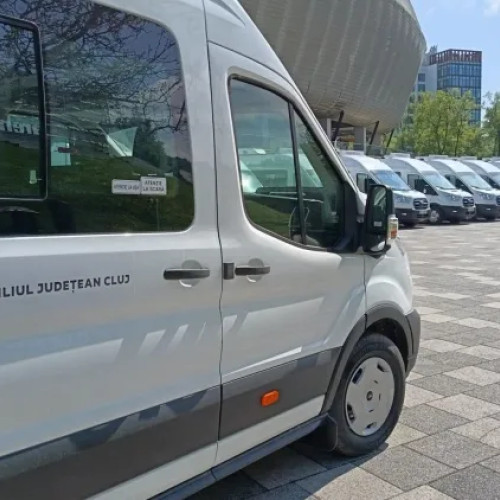 Consiliul Județean Cluj investește în microbuze școlare electrice pentru 2.100 de elevi