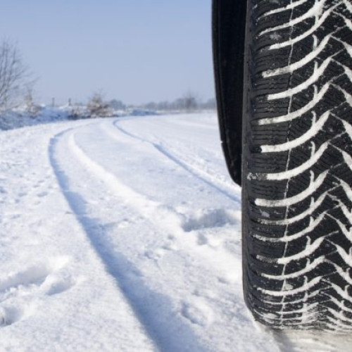 Preţurile anvelopelor de iarnă au crescut cu până la 15% în sezonul rece 2024