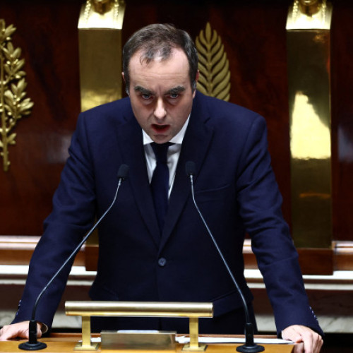 Premierul francez propune suspendarea creșterii vârstei de pensionare până în 2027