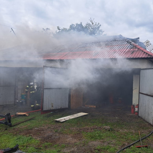 Incendiu la o magazie în curtea Primăriei Dângeni de Ziua Sfintei Parascheva
