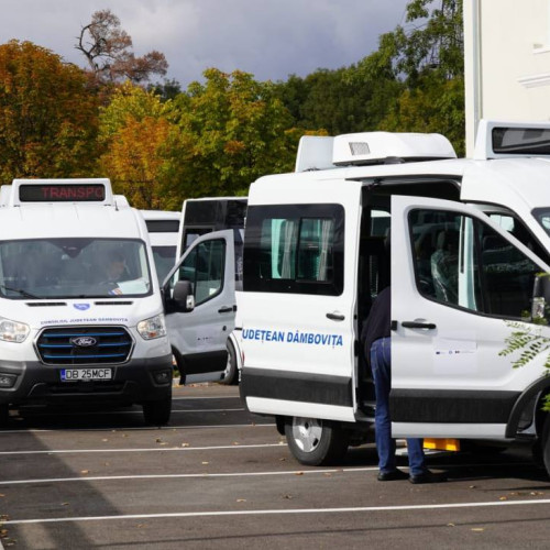Microbuze noi pentru transportul elevilor în comunele din Dâmbovița