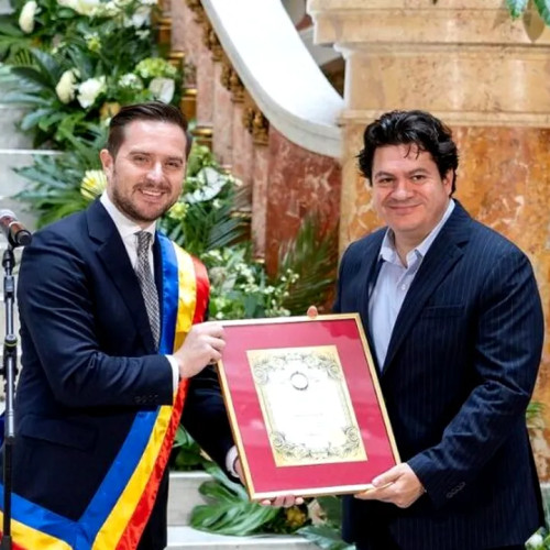 Cristian Măcelaru, cetățean de onoare al Bucureștiului, decorat la Ateneul Român