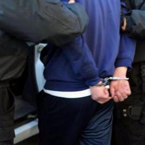 Bărbat din Iadăra reținut după ce a agresat un vecin în timpul unui scandal