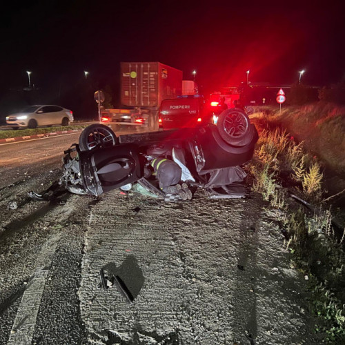 Tânăr grav rănit după ce mașina sa s-a răsturnat la Tecuci