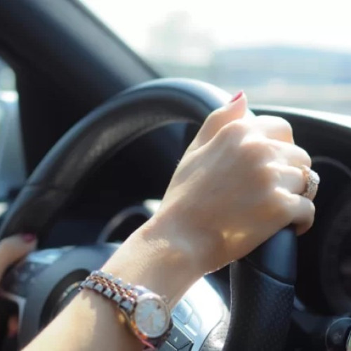 O femeie din Botoșani depistată circulând cu autorizația provizorie expirată