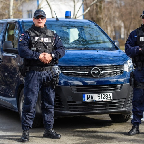 Bărbat prins cu substanțe interzise după controlul jandarmilor într-un parc