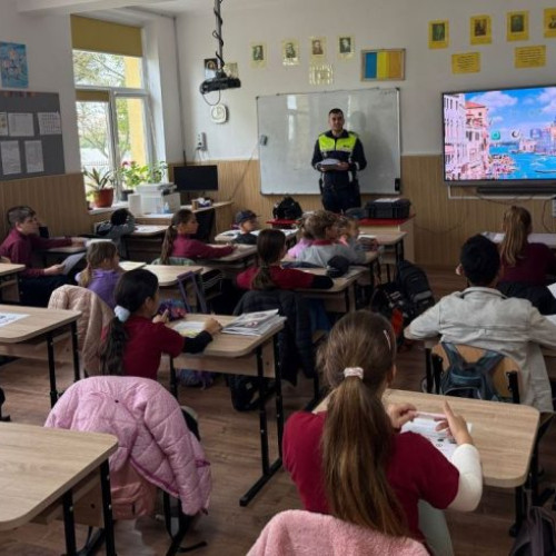 Polițiștii din Vrancea organizează activități de educație rutieră pentru elevi