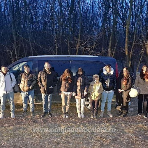 Migranți turci opriți din a traversa ilegal frontiera, însoțiți de ucraineni, capturați de polițiștii de frontieră de pe granița Ungariei