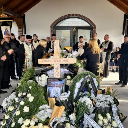 La Cernești a fost oficiată slujba de prohodire a tânărului Tudor Fărcaș