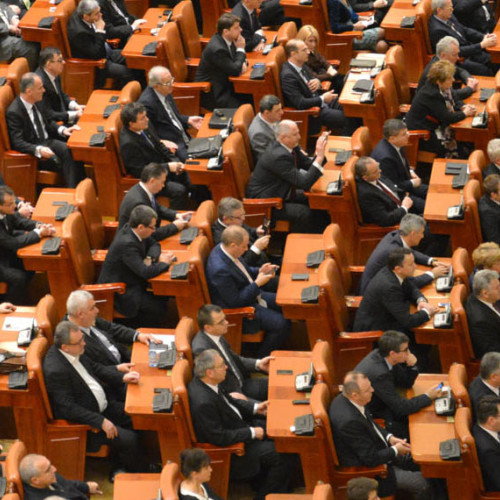 Bolnavii de cancer vor putea retrage integral economiile din fondurile de pensii private