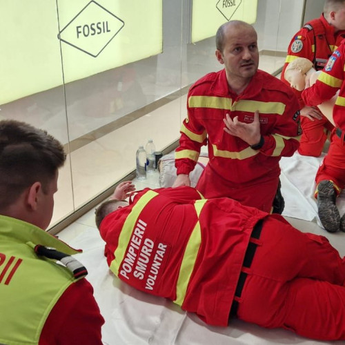 Lecții de prim ajutor la Alba Mall pentru părinți și copii - VIDEO demonstrativ în acest weekend.