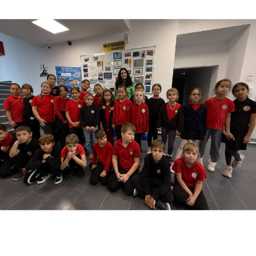 Elevii au explorat lumea roboticii și a proiectelor Erasmus în cadrul unei expoziții educaționale