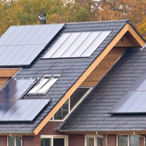 Camera Deputaților adoptă legea prosumatorilor pentru facilitarea energiei verzi