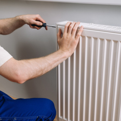 Cum se realizează corect aerisirea caloriferelor pentru o eficiență maximă