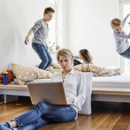 Părinții pot primi zile libere plătite dacă școlile se închid în situații de urgență