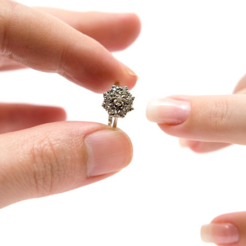 Mai puţin de jumătate din adulţii din Anglia şi Țara Galilor sunt căsătoriţi sau în parteneriat legal