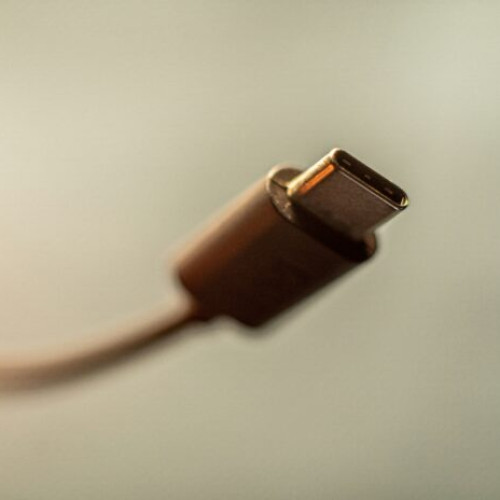Uniunea Europeană extinde standardul USB-C obligatoriu și pentru laptopuri până în 2028