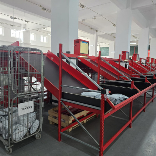 Numărul de colete în România a depășit pentru prima dată traficul de corespondență în 2024