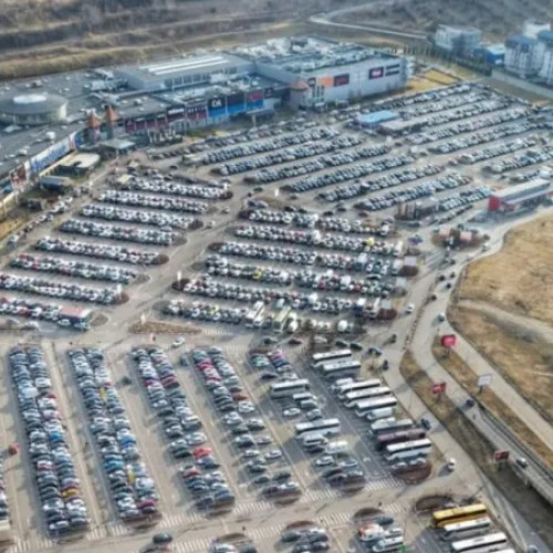 Deputații propun aplicarea legii rutiere în parcările private cu acces public