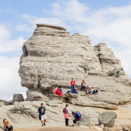 Peste jumătate dintre români cred în existența locurilor „încărcate energetic”