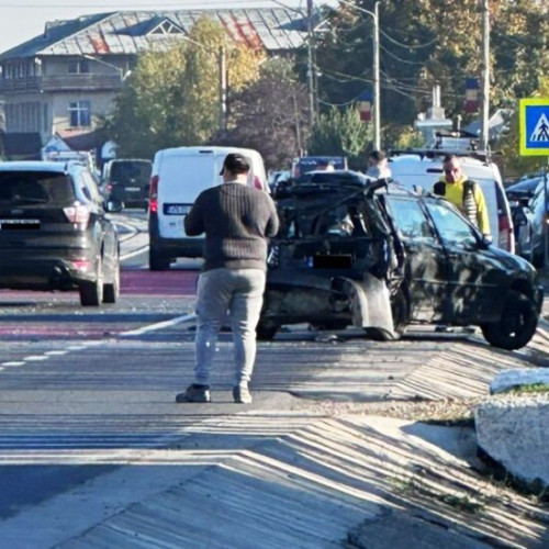 Accident grav la Golești: un șofer a fost încarcerat după ce o autobetonieră l-a lovit din spate