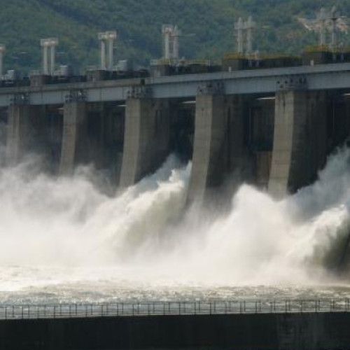 Parlamentul deblochează investițiile în hidrocentrale, ministrul mediului critică decizia