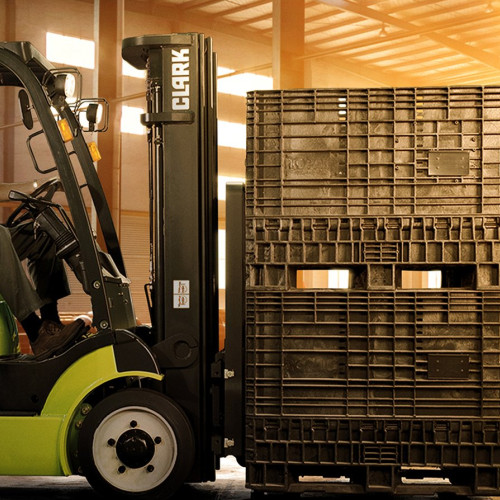 Bărbat rănit într-un accident de muncă la Războieni, investigat de poliție