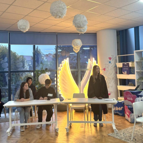 Tinerii de la Centrul Zbor au simulat un proces în cadrul campaniei „Pe aripile legii!”