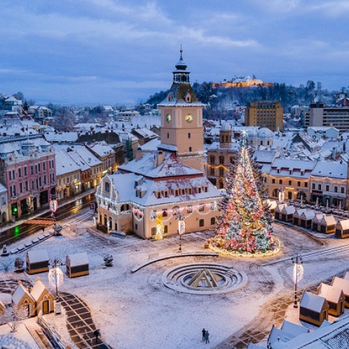 Brașovul va aprinde luminițele de Crăciun și deschide târgul pe 30 noiembrie
