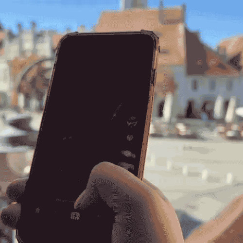 Mai mult de jumătate dintre români raportează expunere frecventă la dezinformare