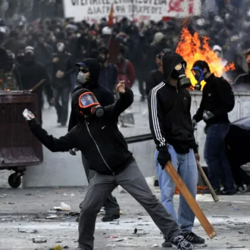 Grecia adoptă legea pentru ziua de lucru de 13 ore, declanșând proteste masive