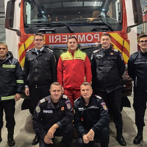 Pompierii careieni au reconstruit casa unei mame cu copii după ce au stins incendiul