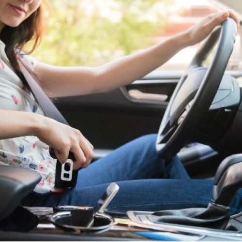 Tânără din Botoșani oprită de polițiști în trafic pentru autorizație de circulație expirată