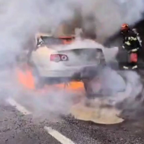 Incendiu la un autoturism în parcarea din I. L. Caragiale, intervenție ISU Dâmbovița