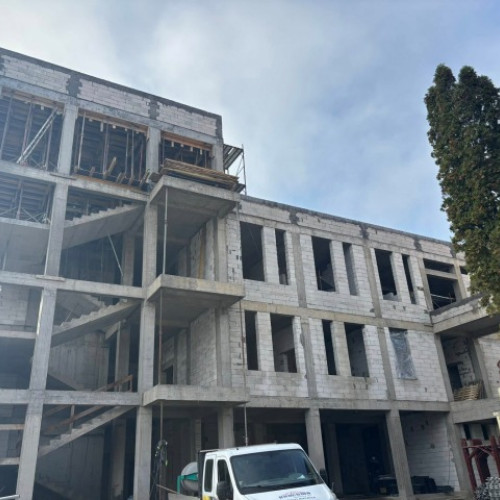 Lucrările la noul spital din Săcele ajung la 50% realizare