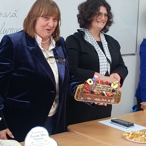 Școala din Novaci a marcat pensionarea prof. Elena Basarabă cu emoție și recunoștință