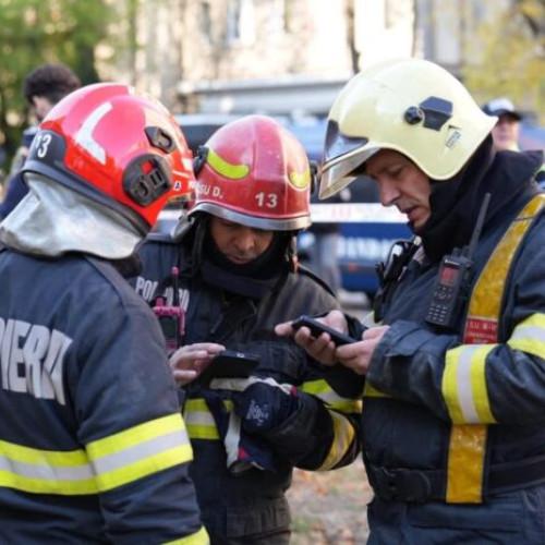 Pompierii continuă căutările după explozia din blocul din Sector 5
