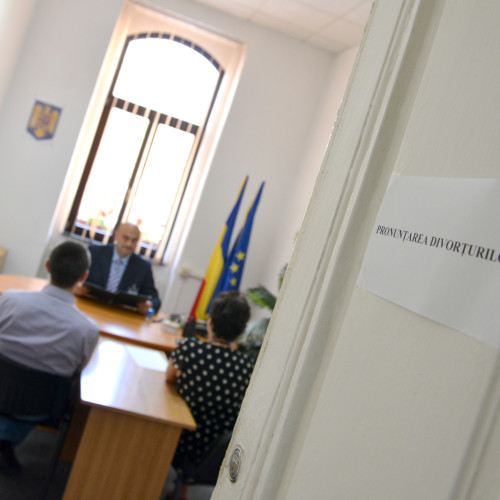 Victimele violenței domestice scapă de taxa de timbru la divorț și partaj