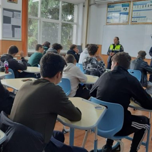 Activități educative în școli pentru prevenirea traficului de persoane în Vrancea