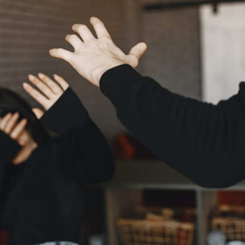 Femeie din Brăila protejată după o postare despre violența domestică