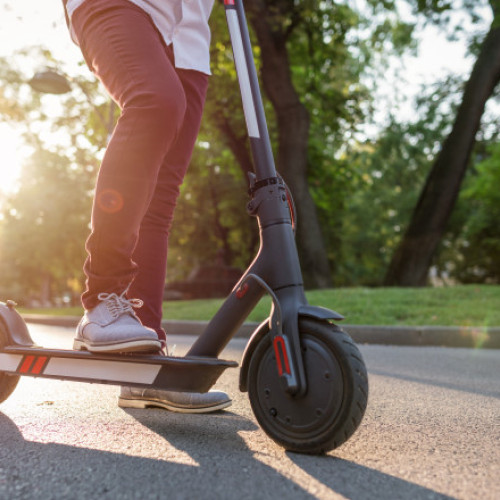 Amenzi de până la 1.600 de lei pentru nerespectarea regulilor cu trotinetă electrică în 2025