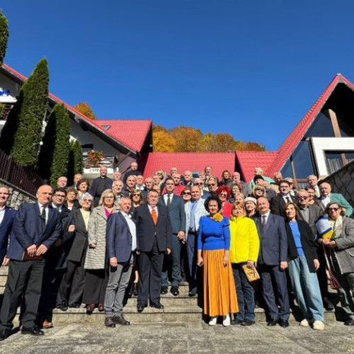 Lepșa găzduiește întâlnirea seniorilor liberali din mai multe regiuni ale țării