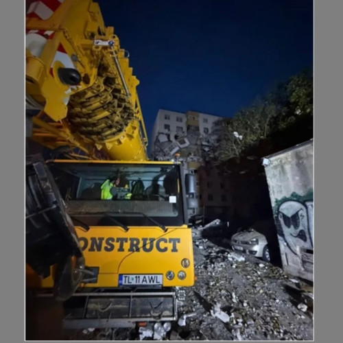 Operațiune de salvare în Rahova cu ajutorul unei macarale uriașe